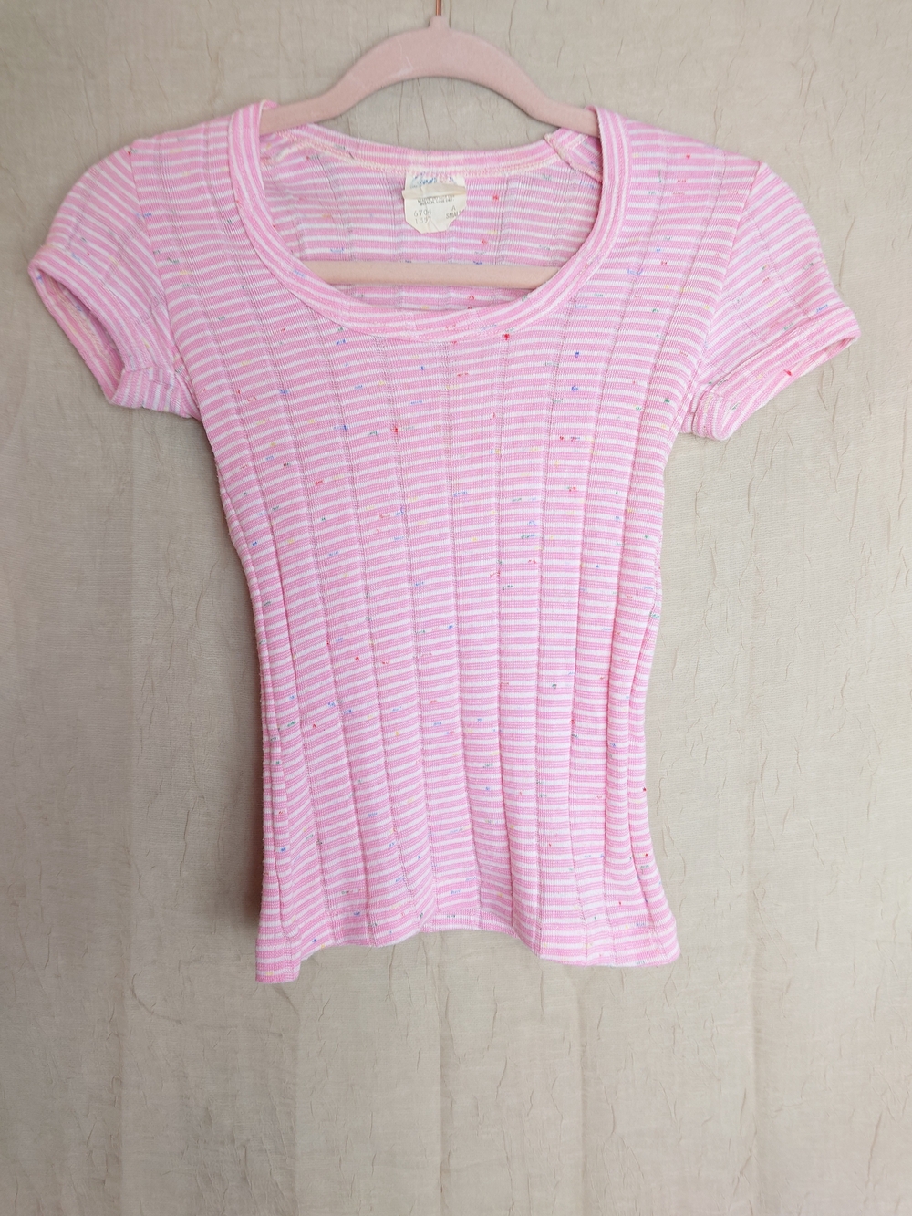 Vintage 70s Light Pink Ribbed Short Sleeve Tee with Confetti Dots